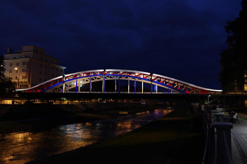 U slavnostních příležitostí se most bude moci zahalit třeba do barev trikolóry. 